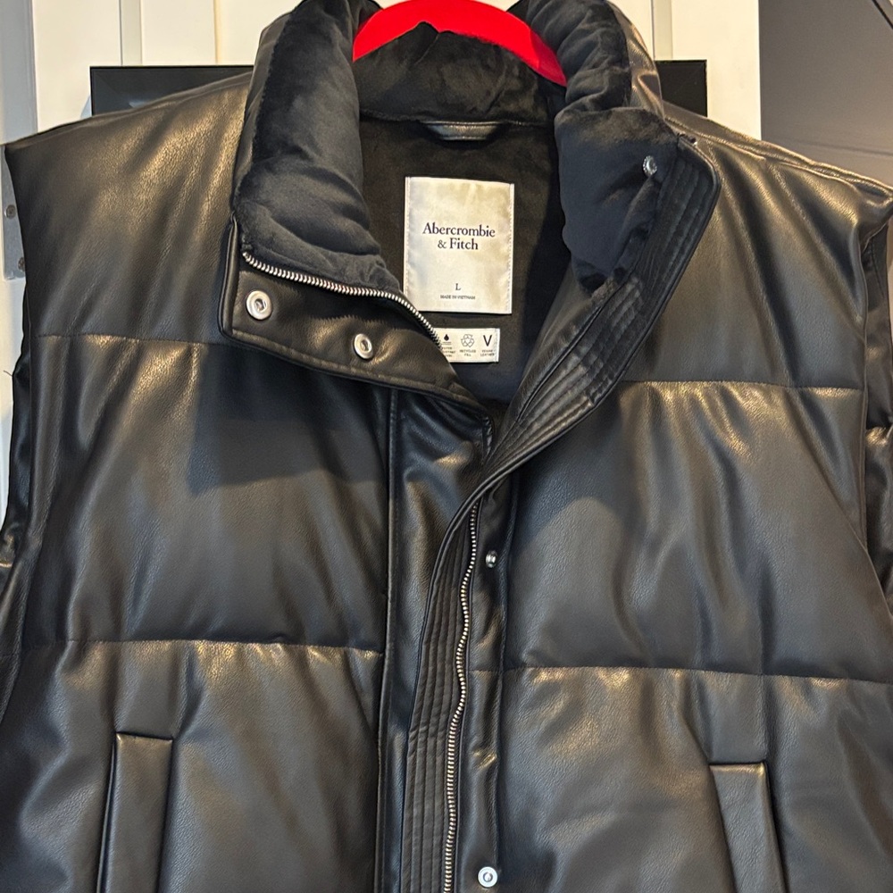 Abercrombie & Fitch Men's Black Puffer Vest